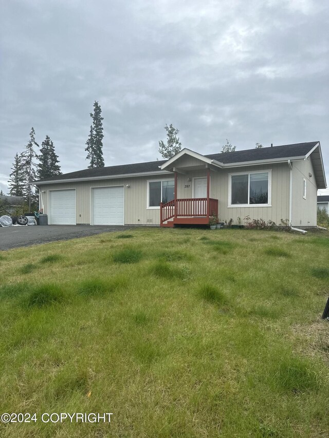 view of front facade featuring a garage and a front lawn