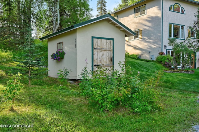 view of outdoor structure featuring a lawn