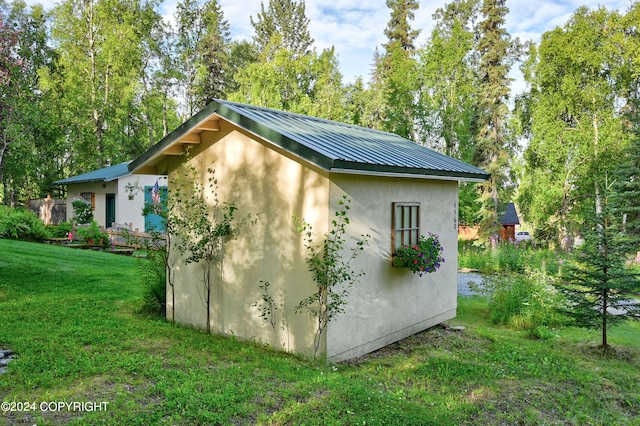 view of outdoor structure with a yard