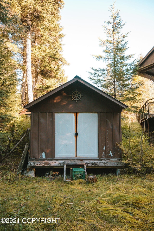 view of outbuilding