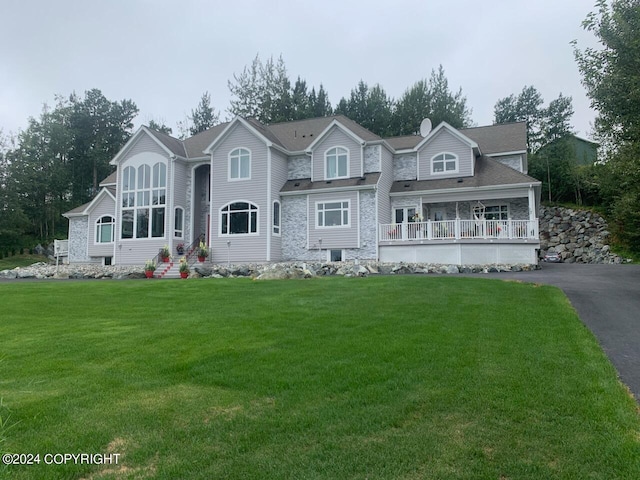 view of front of home featuring a front lawn and covered porch