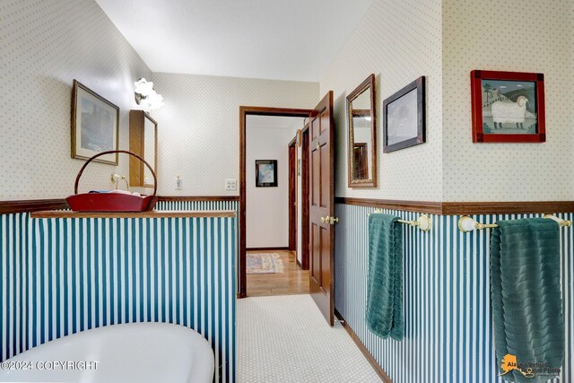 bathroom featuring a bathtub