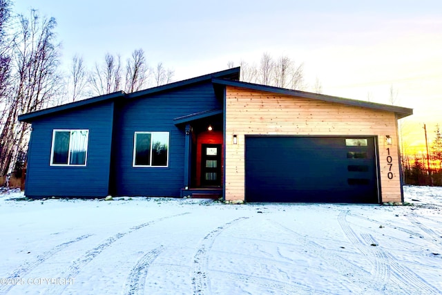 view of front facade featuring a garage