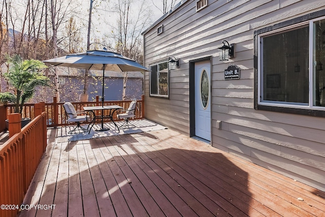 deck featuring outdoor dining space