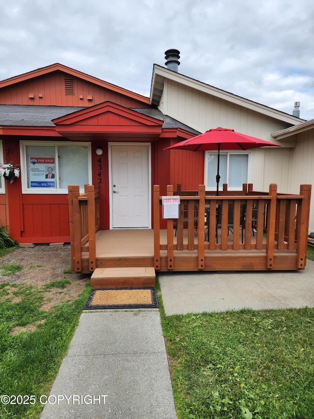 4342 Reka Dr, Anchorage, AK 99508 - view of front of house featuring a shingled roof