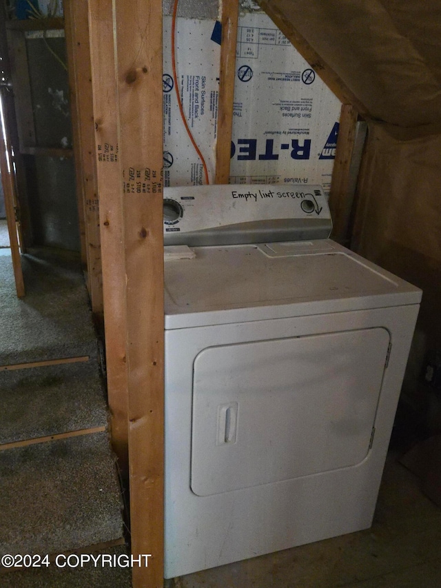 laundry area featuring washer / clothes dryer