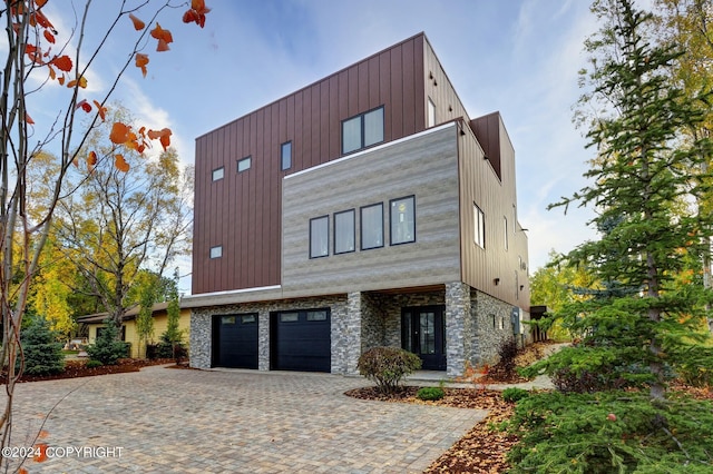 view of front of house featuring a garage