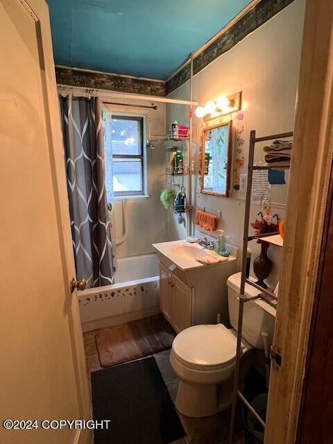 full bathroom with vanity, toilet, and shower / bath combo