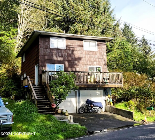 view of front facade with a garage