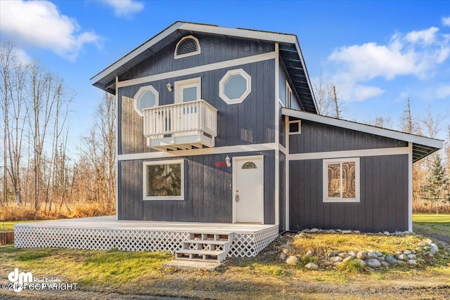 view of front of house featuring a balcony