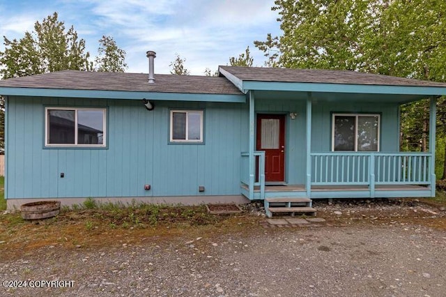 view of front of property featuring covered porch