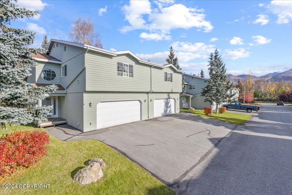 view of front of home featuring a mountain view and a garage