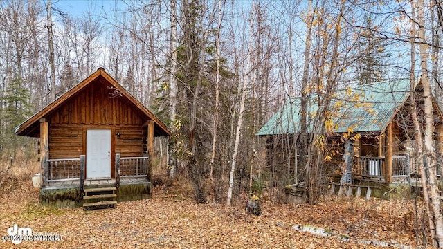 log-style house featuring a porch