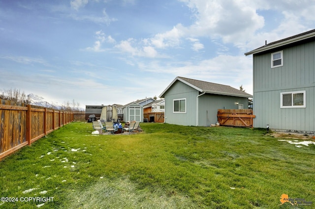 view of yard featuring a storage shed