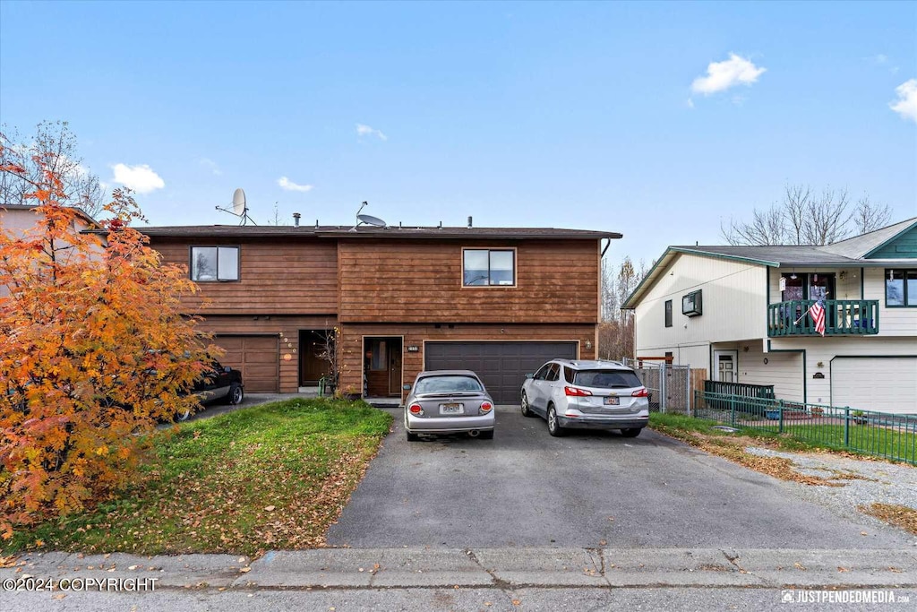 view of front of property featuring a garage