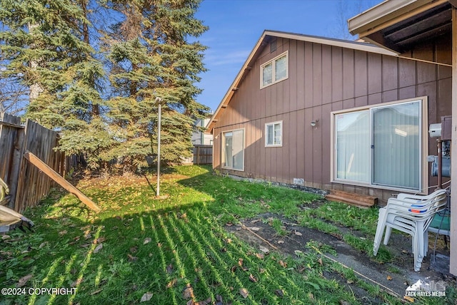 view of side of property featuring a yard