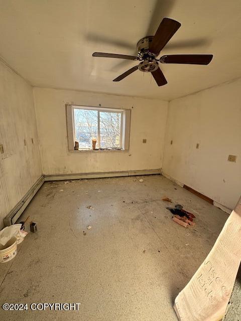 empty room featuring ceiling fan