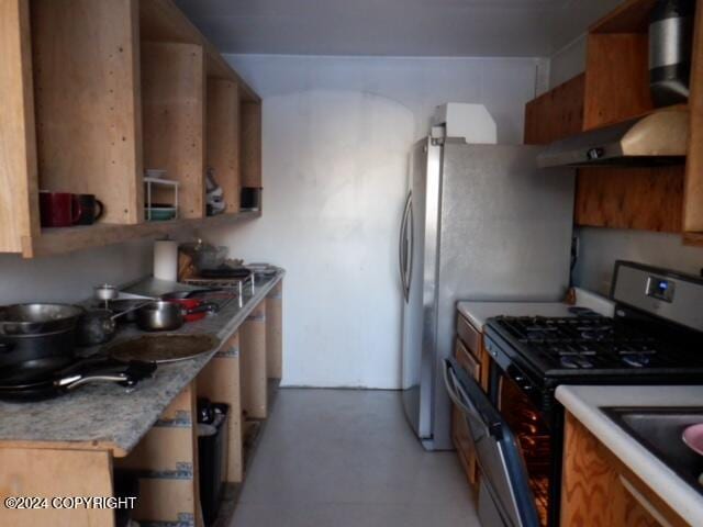 kitchen featuring gas stove