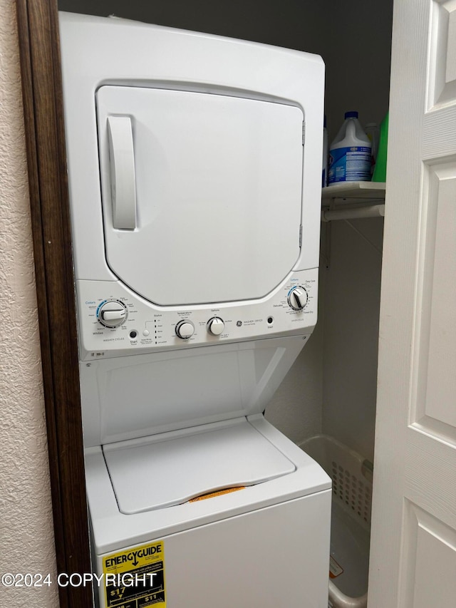 washroom with stacked washing maching and dryer