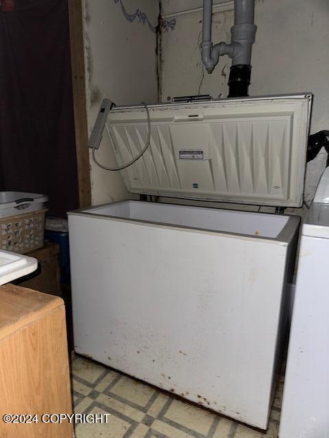 laundry room featuring washer / clothes dryer