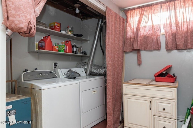 laundry area featuring washing machine and clothes dryer and a ceiling fan