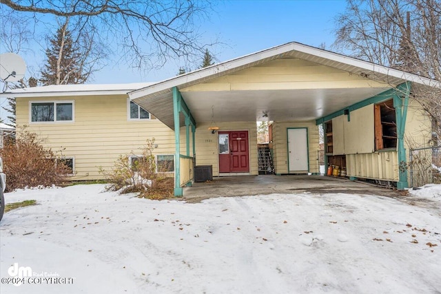 view of front of home featuring a carport