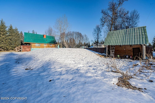 view of yard layered in snow