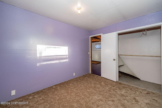 unfurnished bedroom with carpet flooring and a closet