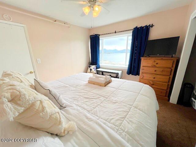 bedroom with ceiling fan and carpet