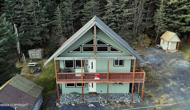 view of front of home featuring a shed