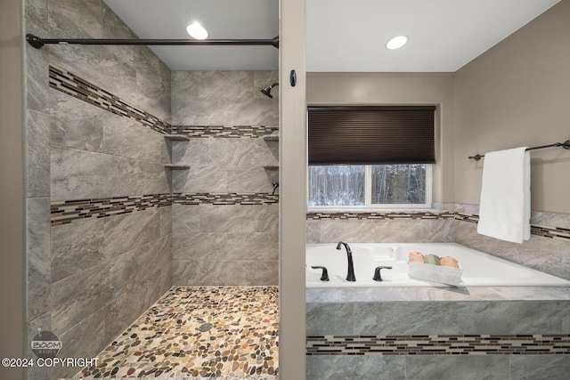 bathroom with tiled tub