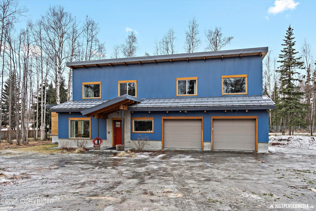 view of front facade featuring a garage