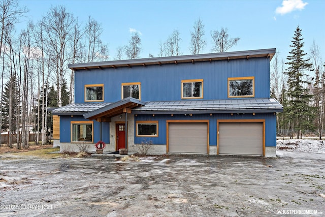 view of front facade featuring a garage