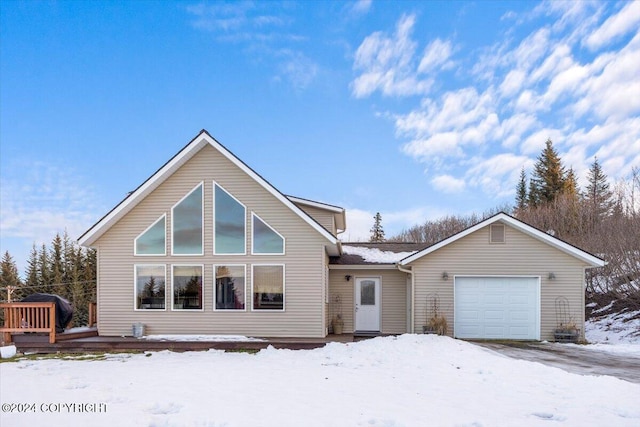 view of front property featuring a garage