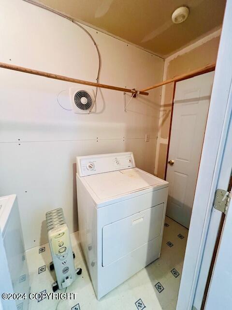 3411 Monashka Bay Rd, Kodiak, AK 99615 - laundry room featuring washer / dryer and light flooring