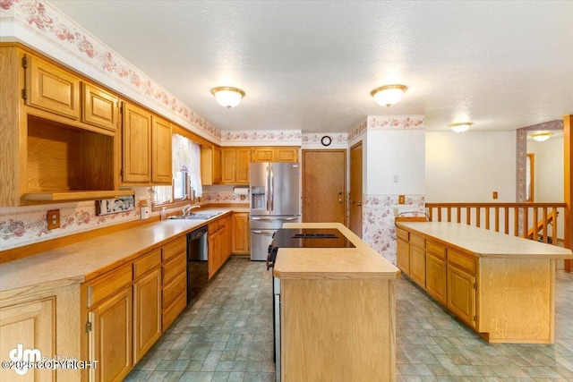 kitchen with stainless steel fridge, a textured ceiling, sink, dishwasher, and a center island