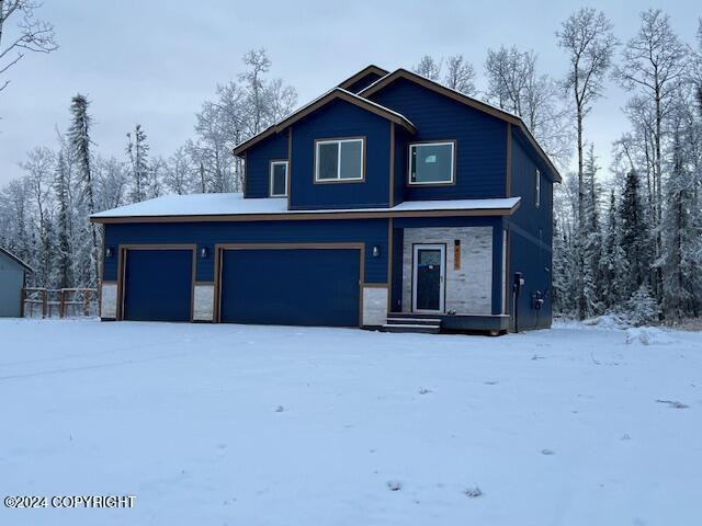 view of front facade featuring a garage