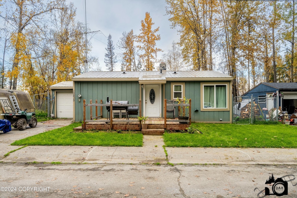 view of front of home featuring a garage and a front lawn