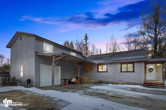 view of front facade with a garage