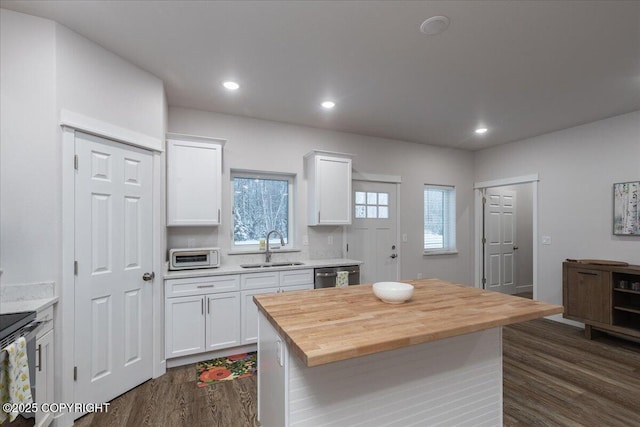 kitchen featuring white cabinetry, dark wood-style flooring, a sink, and recessed lighting