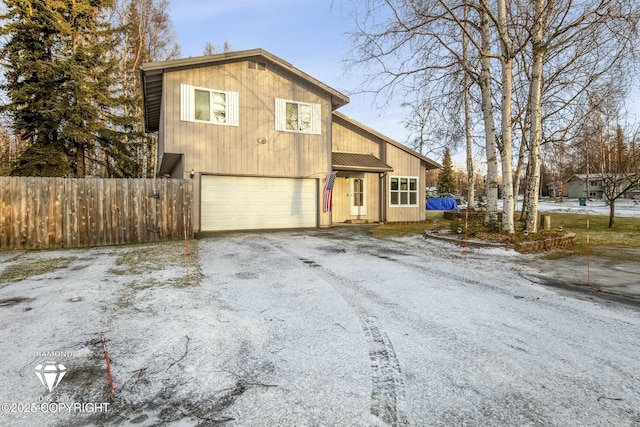 view of front facade featuring a garage