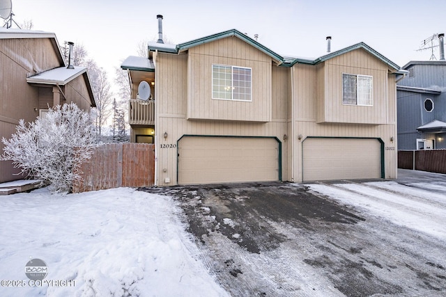 view of front facade featuring a garage