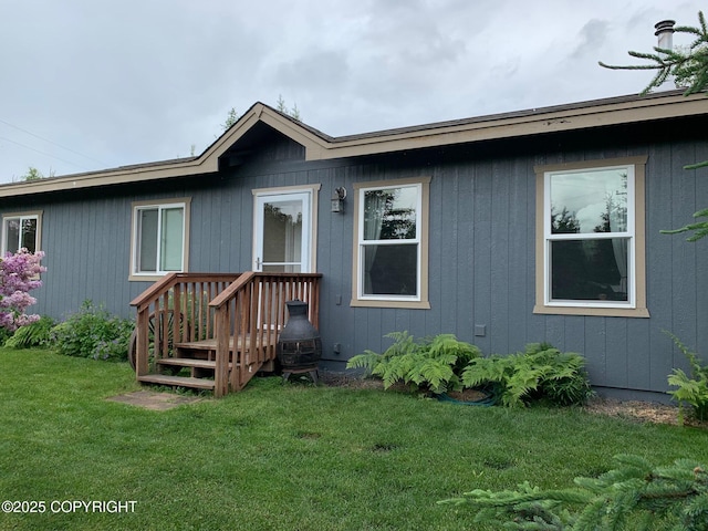 view of front of home with a front lawn