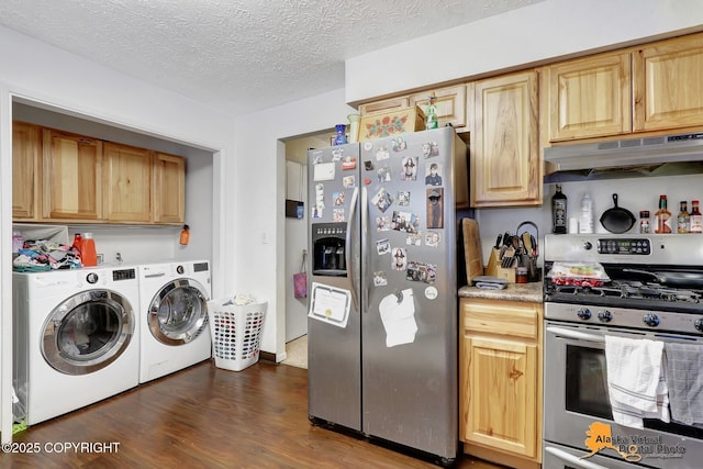 kitchen with independent washer and dryer, a textured ceiling, stainless steel appliances, and dark hardwood / wood-style floors