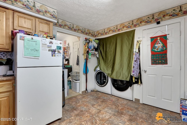 washroom featuring a textured ceiling and washer and clothes dryer