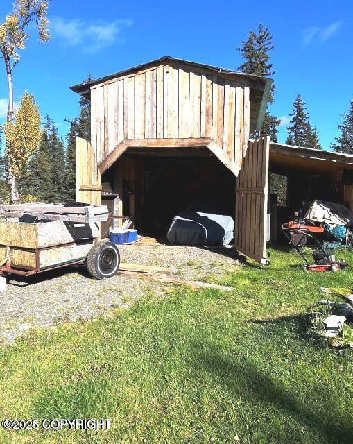 view of outdoor structure featuring a yard