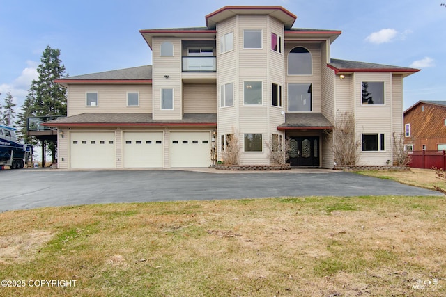 view of front facade featuring a garage and a front lawn