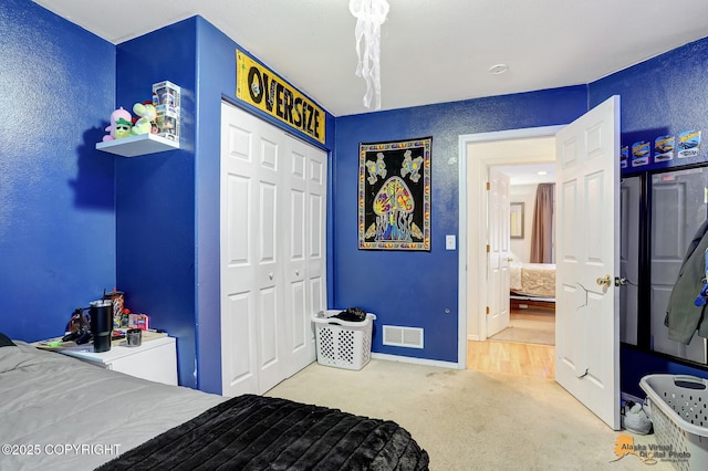 bedroom with carpet flooring and a closet