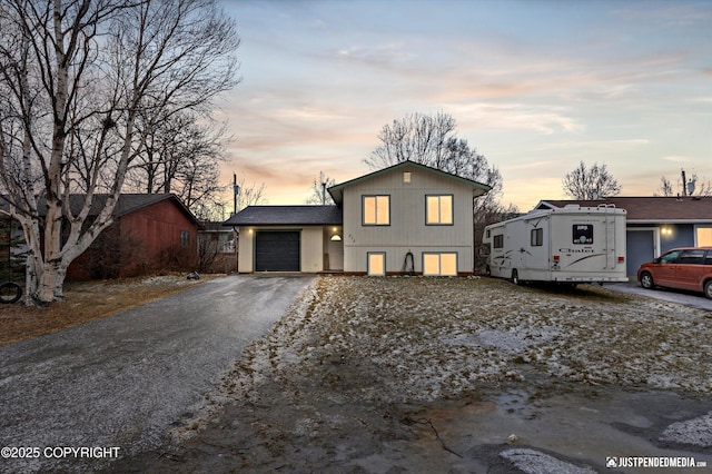 view of front facade with a garage