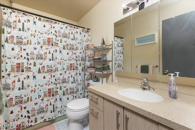 bathroom with a shower with curtain, vanity, and toilet